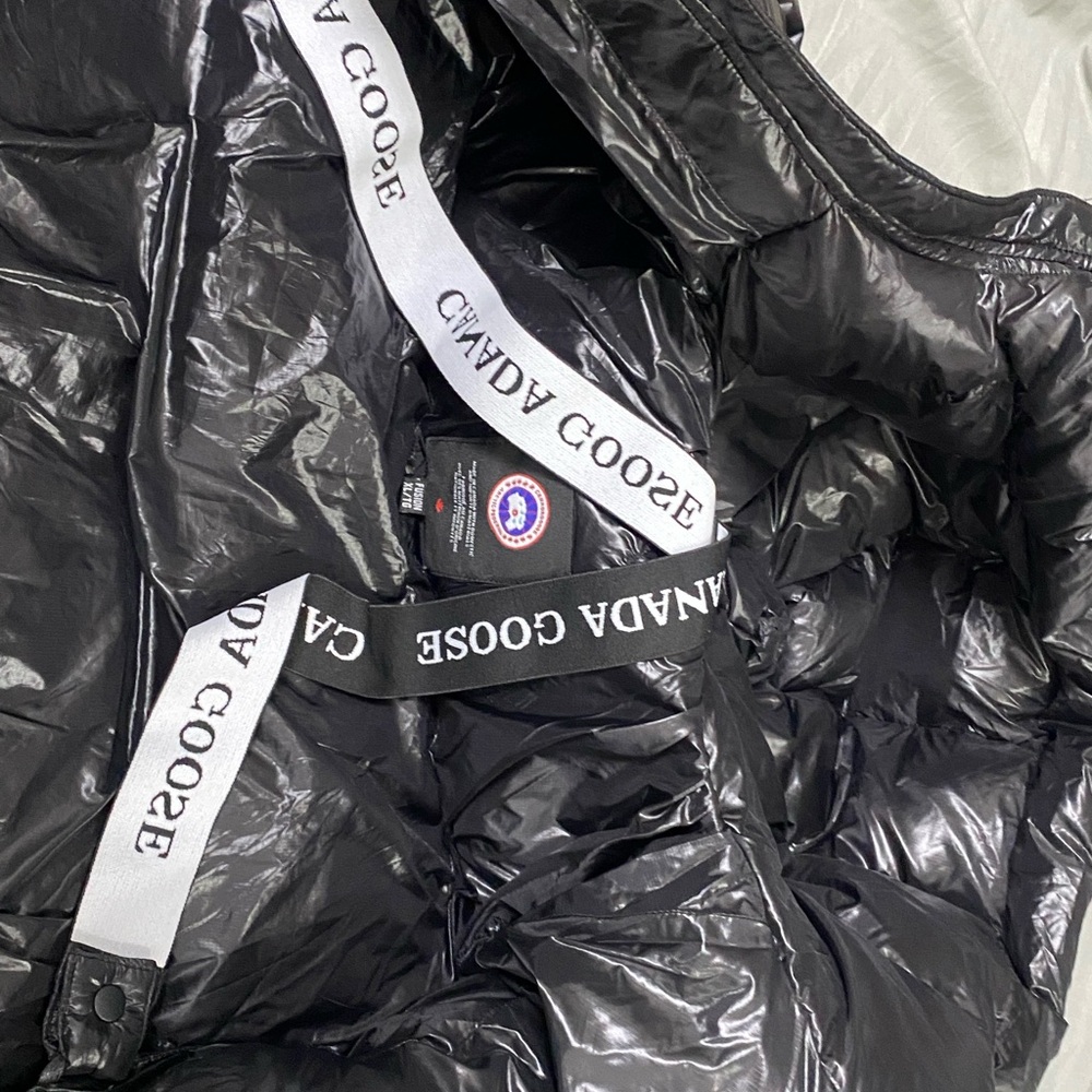 Men's Canada Goose Black Puffer Jacket - Picture 4 of 8